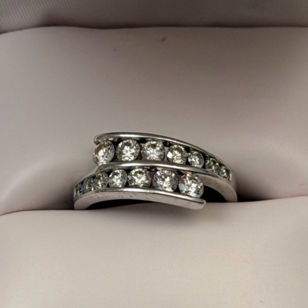 🌟2XHP🌟🤩Gorgeous🤩 Ladies 1.00T.W Carat Journey Natural Diamonds Ring in 14k WG